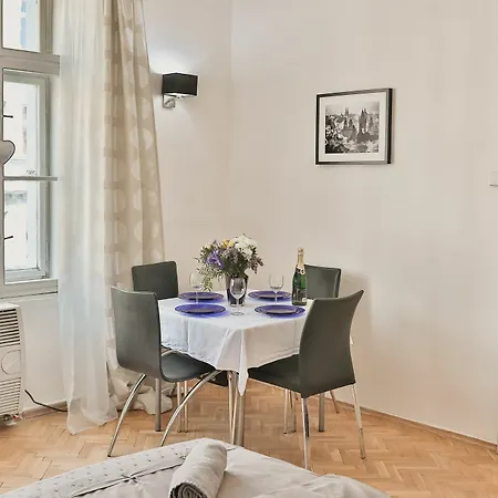 Lägenhet Comfortable Zizkov For 6 Pax Easybnb Prag